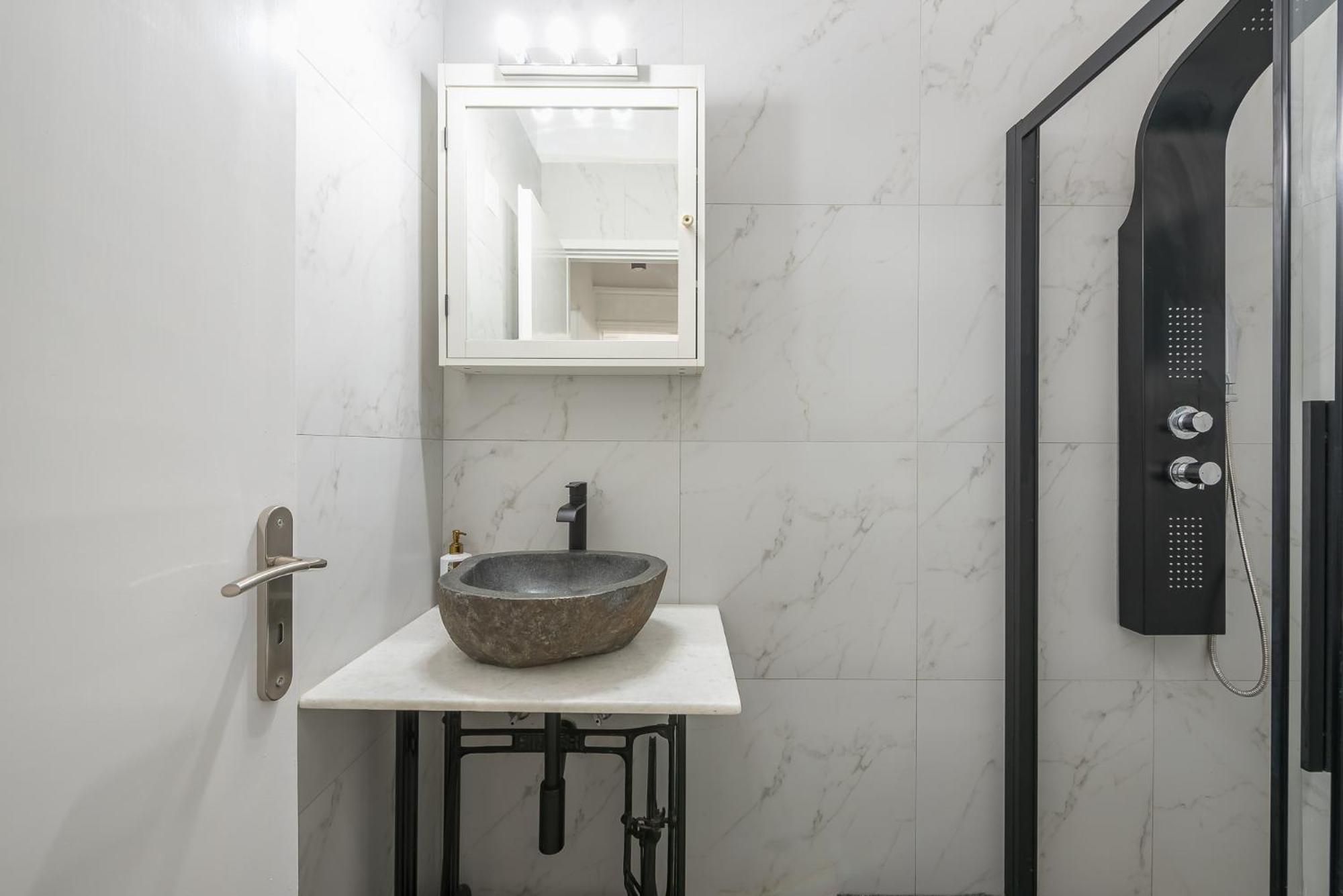 Stylish Luxury Apartment At Ampelokipi Metro Station アテネ エクステリア 写真